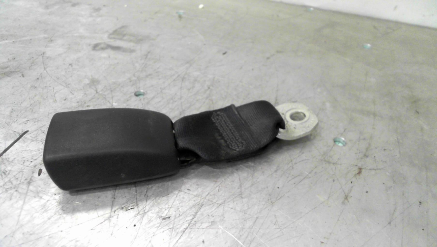 Attache ceinture arriere gauche