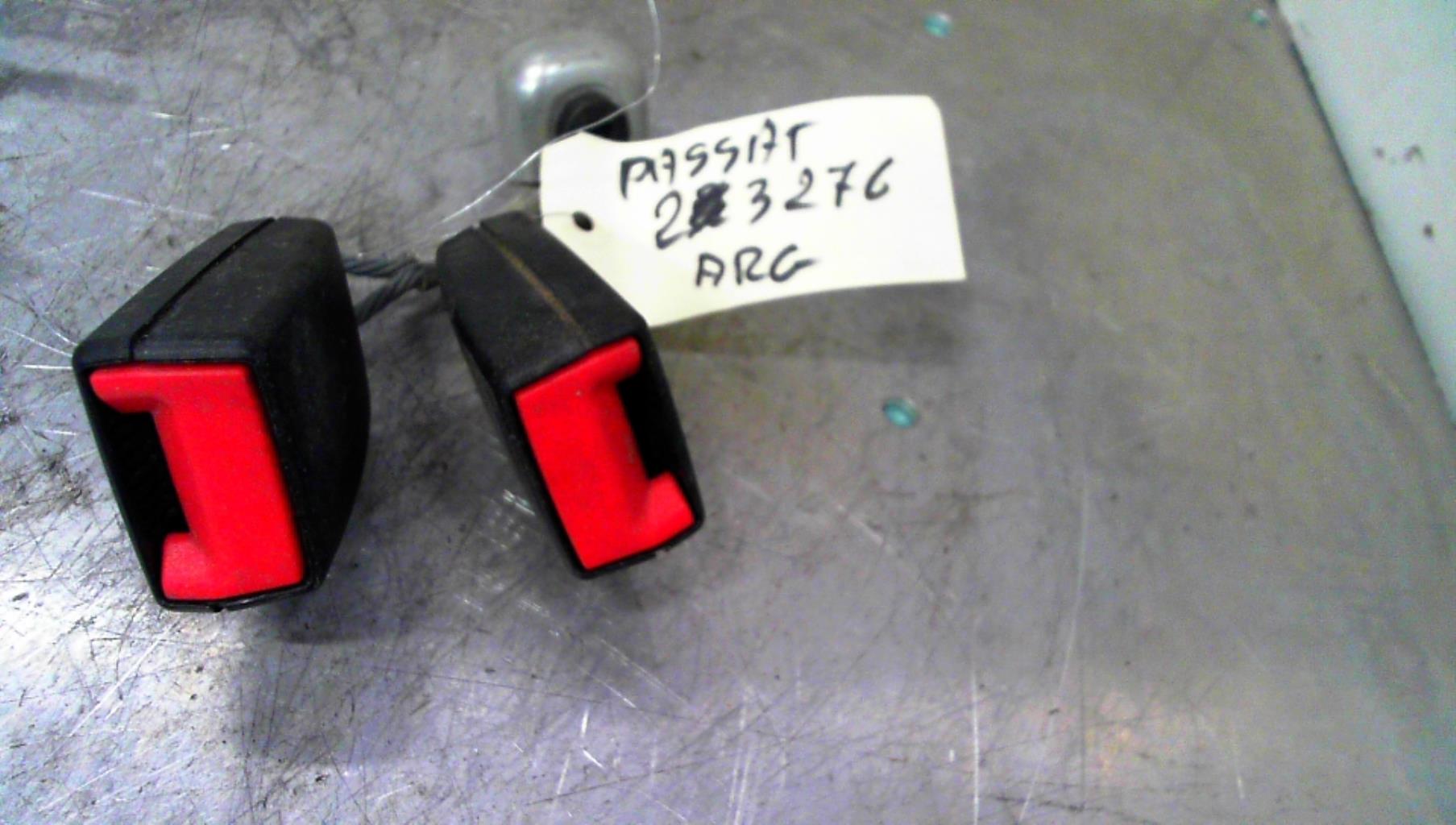Attache ceinture arriere gauche