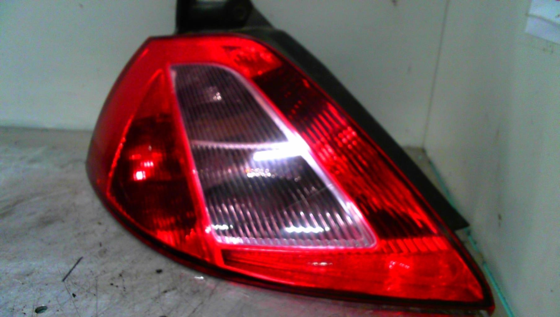 Fanale posteriore principale sinistro (luci)