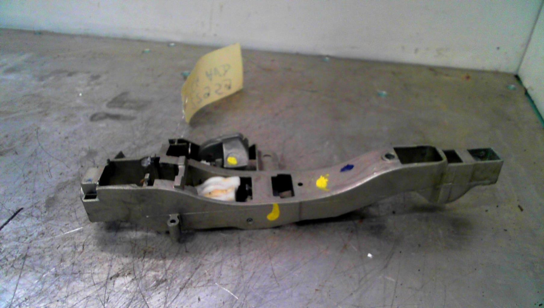 Soporte de tirador de puerta delantera derecha