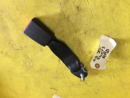 Attache ceinture arriere droit