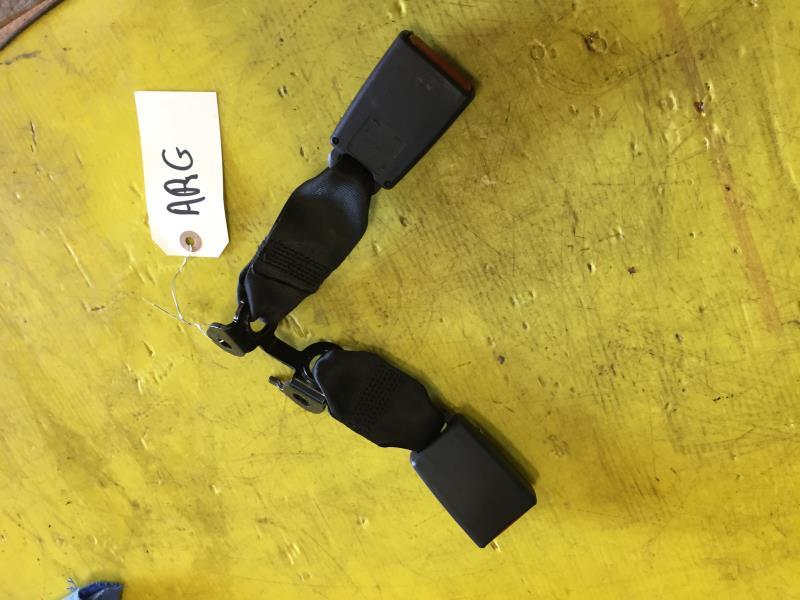 Attache ceinture arriere gauche