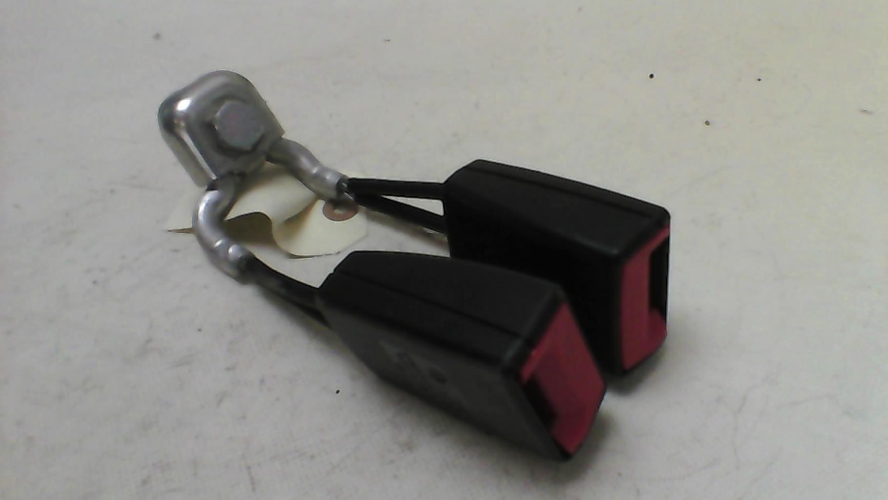 Attache ceinture arriere gauche