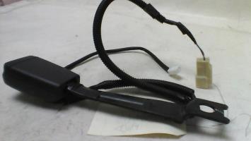 Attache ceinture avant droit