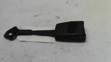 Attache ceinture avant droit
