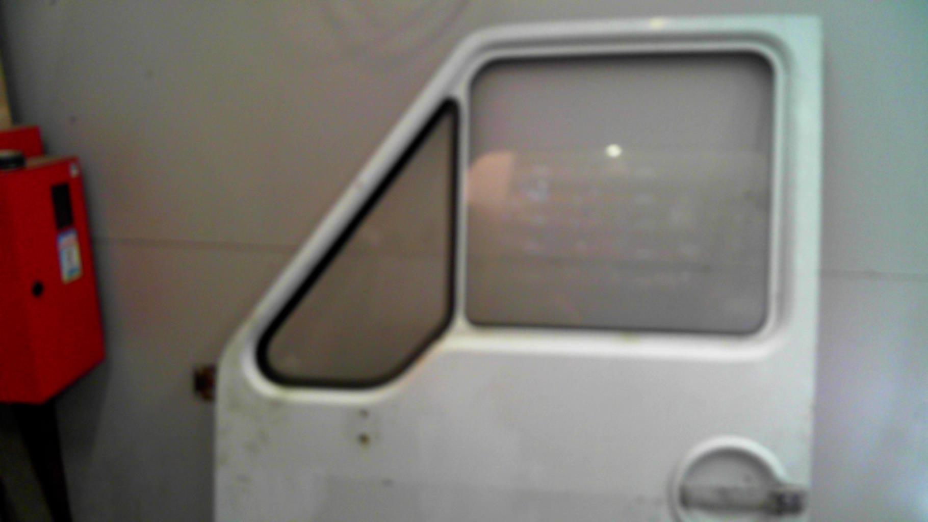 Porte avant gauche