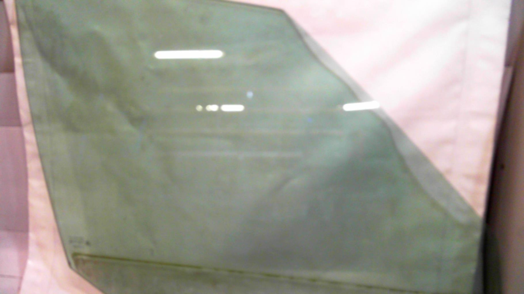 Vitre avant droit
