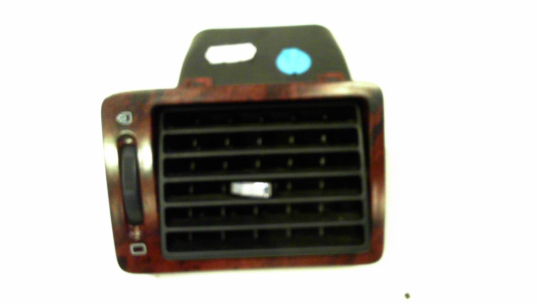 Aerateur tableau de bord avant gauche