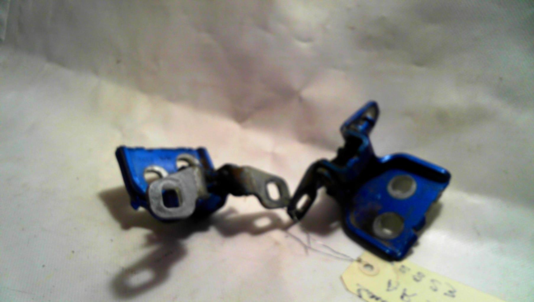 Charniere de porte arriere droit