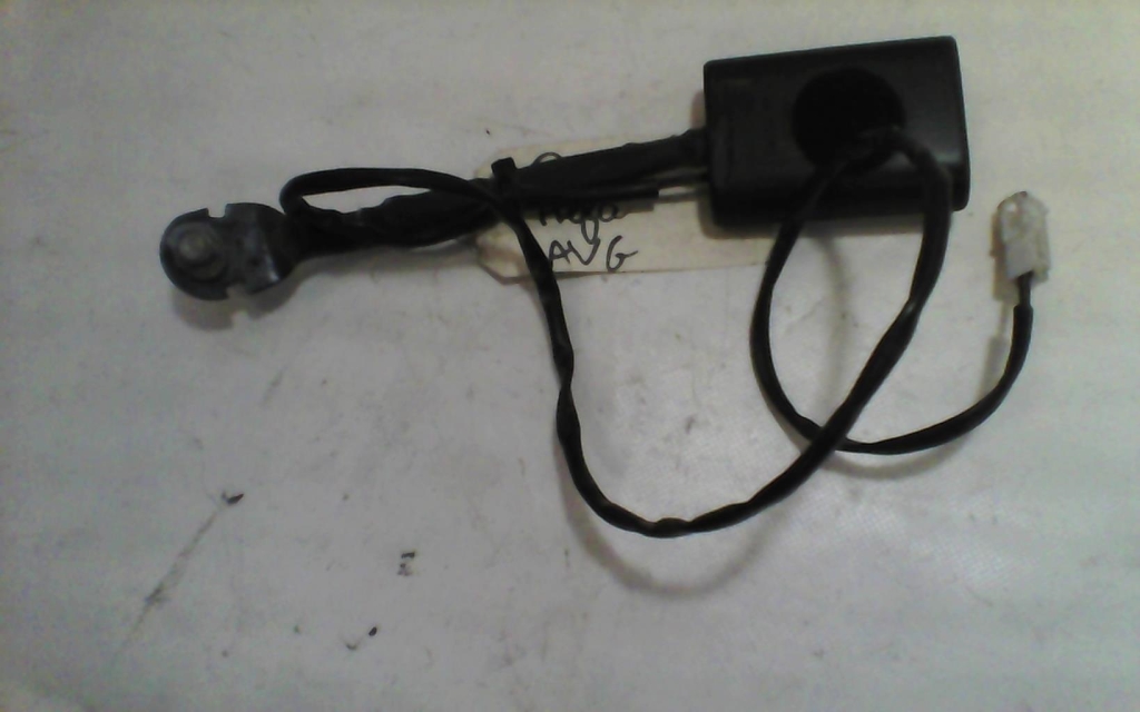 Attache ceinture avant gauche