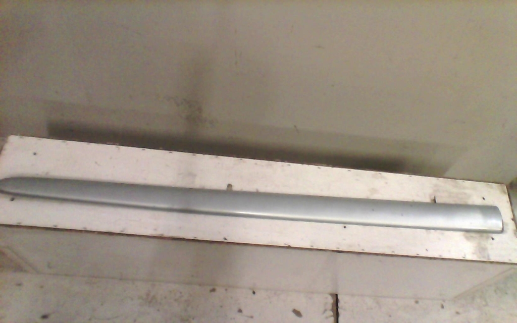 Baguette de porte avant gauche