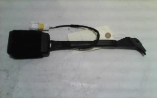 Attache ceinture avant gauche