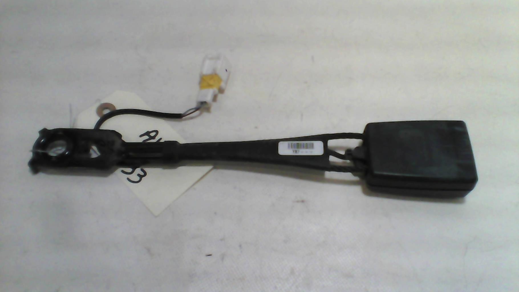 Attache ceinture avant droit