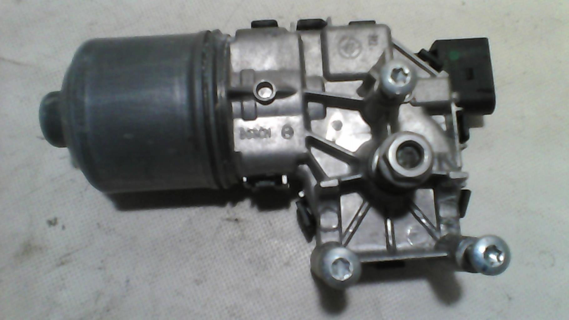 Moteur essuie glace avant