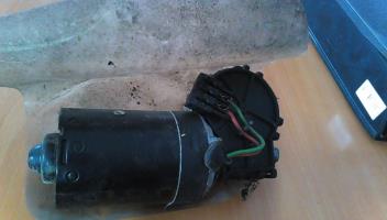 Moteur essuie glace avant