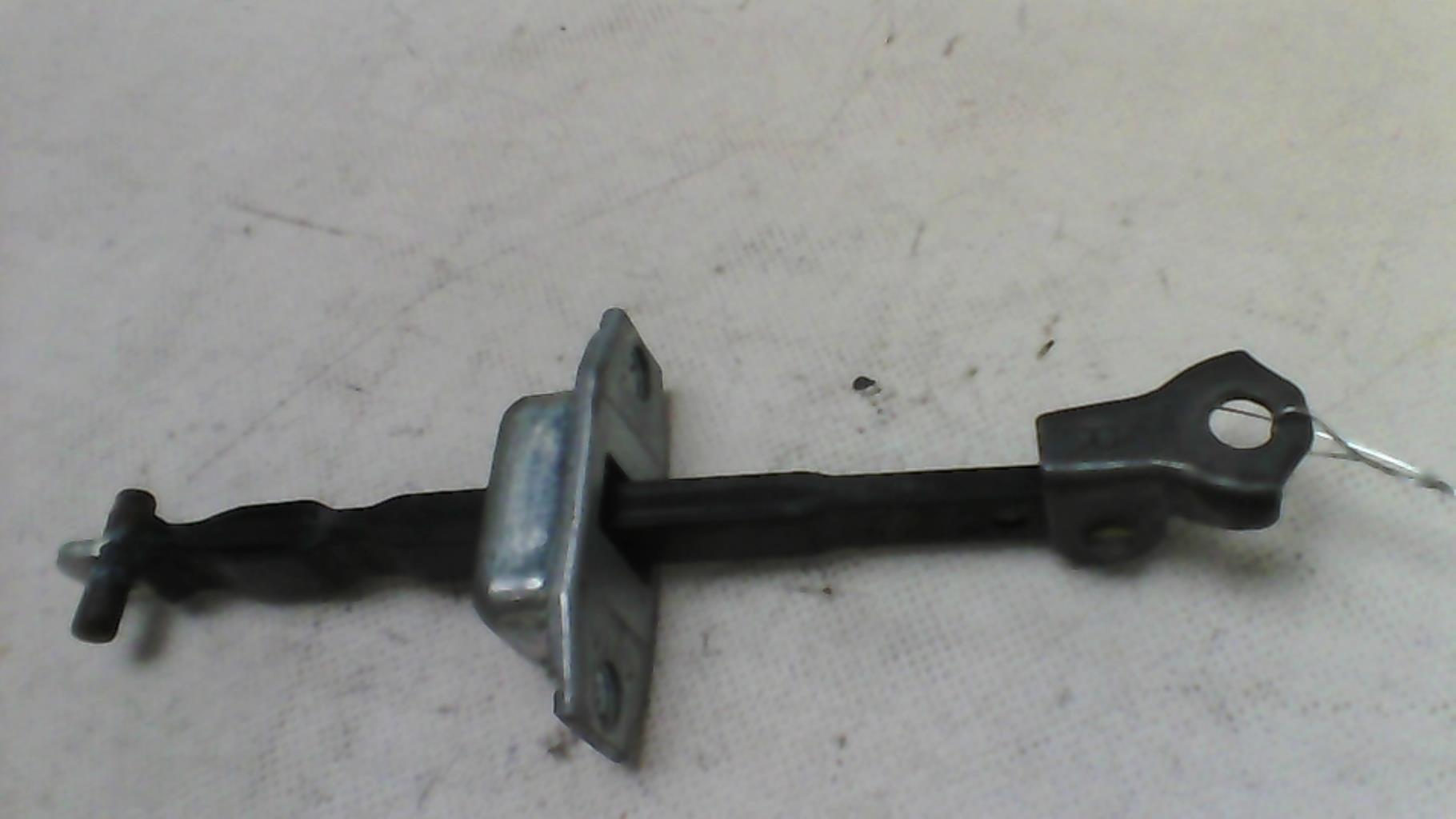 Tirant de porte avant droit