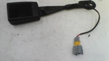 Attache ceinture avant droit