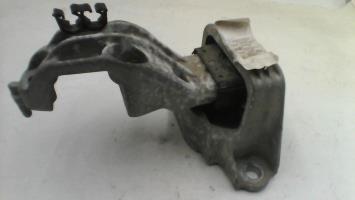 Soporte de motor derecho