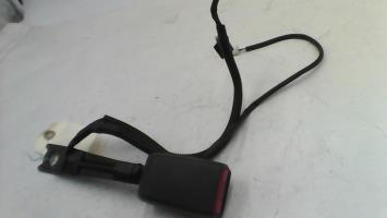 Attache ceinture avant droit