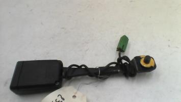 Attache ceinture avant droit