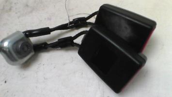 Attache ceinture arriere gauche