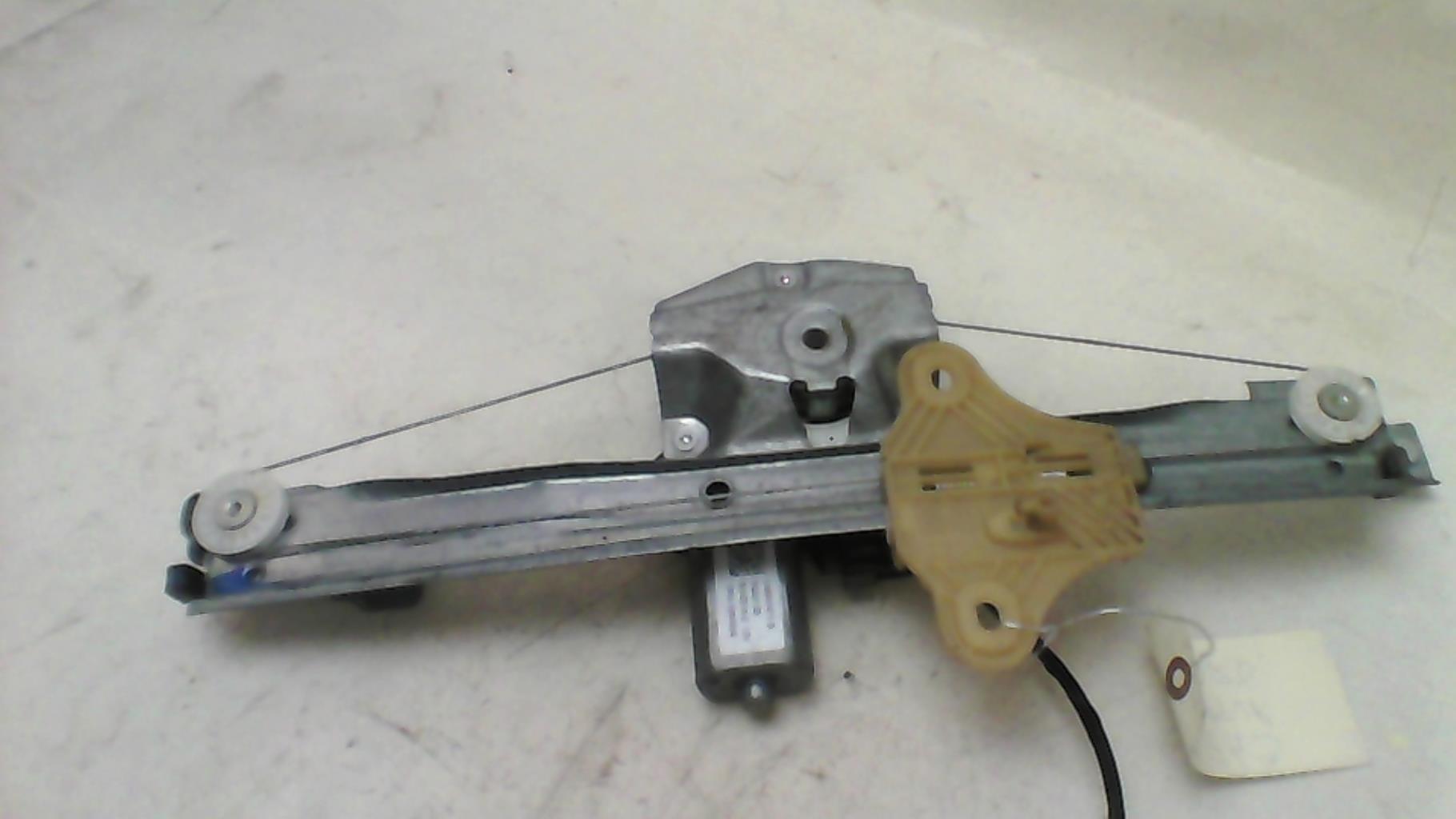 Elevalunas eléctrico trasero derecho