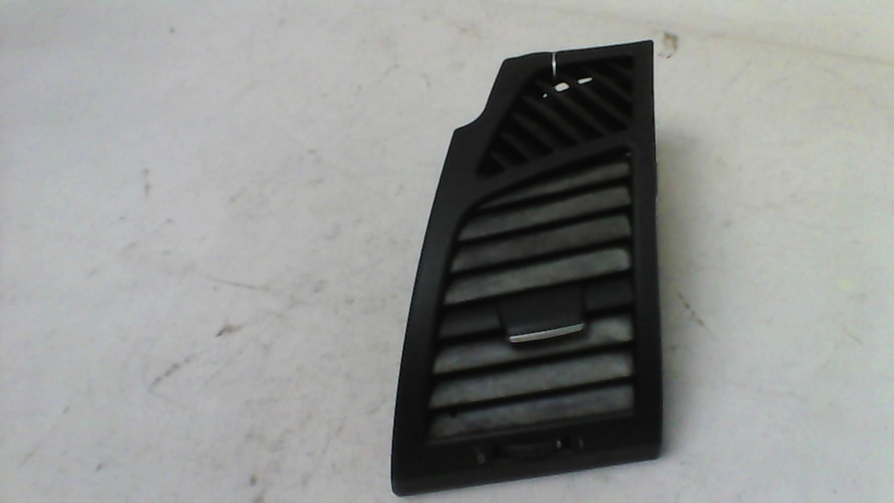Aerateur tableau de bord avant gauche