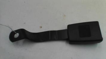 Attache ceinture avant droit