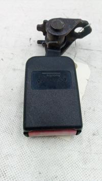 Attache ceinture arriere droit