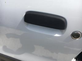Poignee porte avant gauche