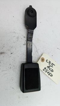 Attache ceinture avant droit