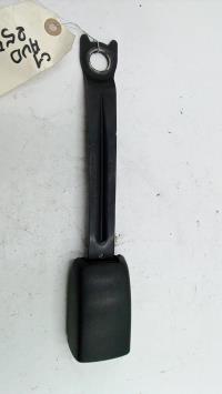 Attache ceinture avant droit