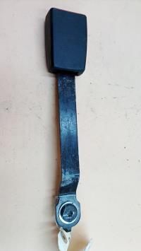 Attache ceinture avant droit