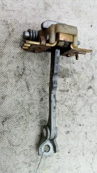 Tirant de porte avant droit