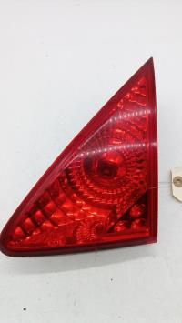 Luz trasera secundaria derecha (luces)