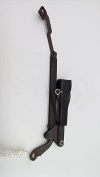 Attache ceinture avant gauche