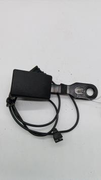 Attache ceinture avant gauche