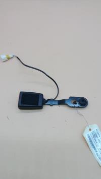 Attache ceinture avant gauche