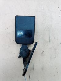 Attache ceinture arriere droit