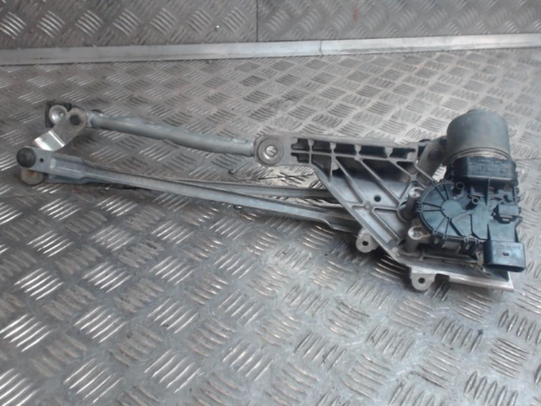 Motore tergicristallo anteriore