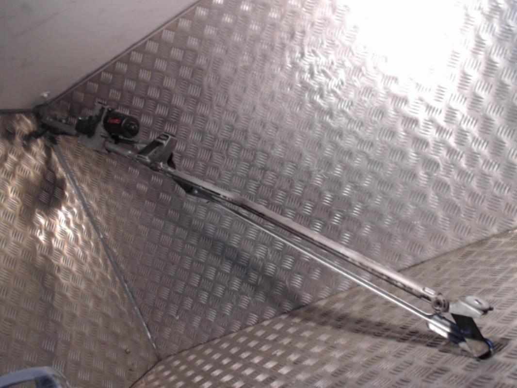 Moteur essuie glace avant