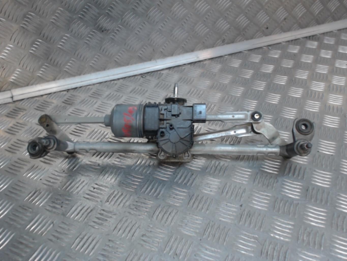 Moteur essuie glace avant
