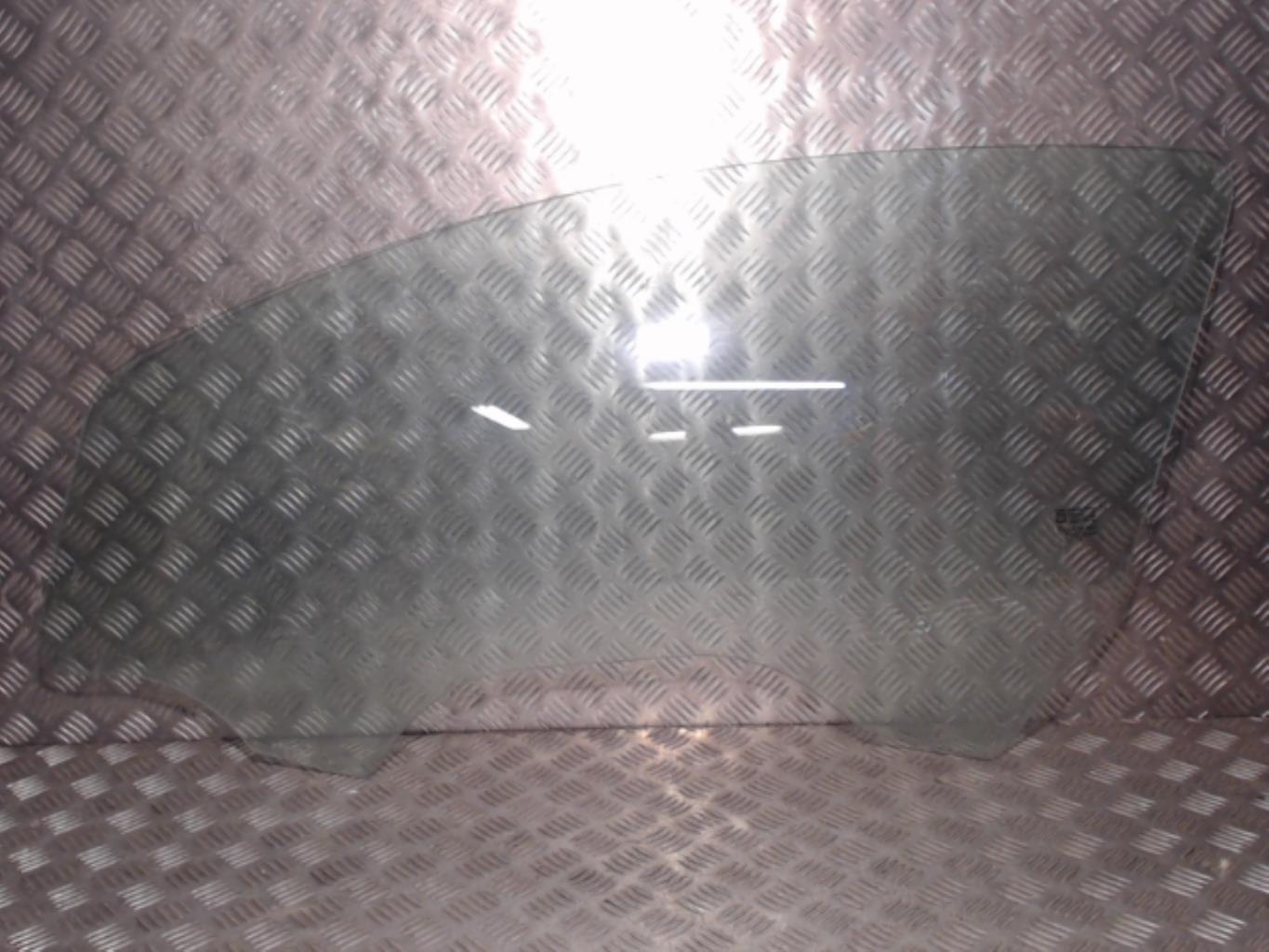 Vitre avant gauche
