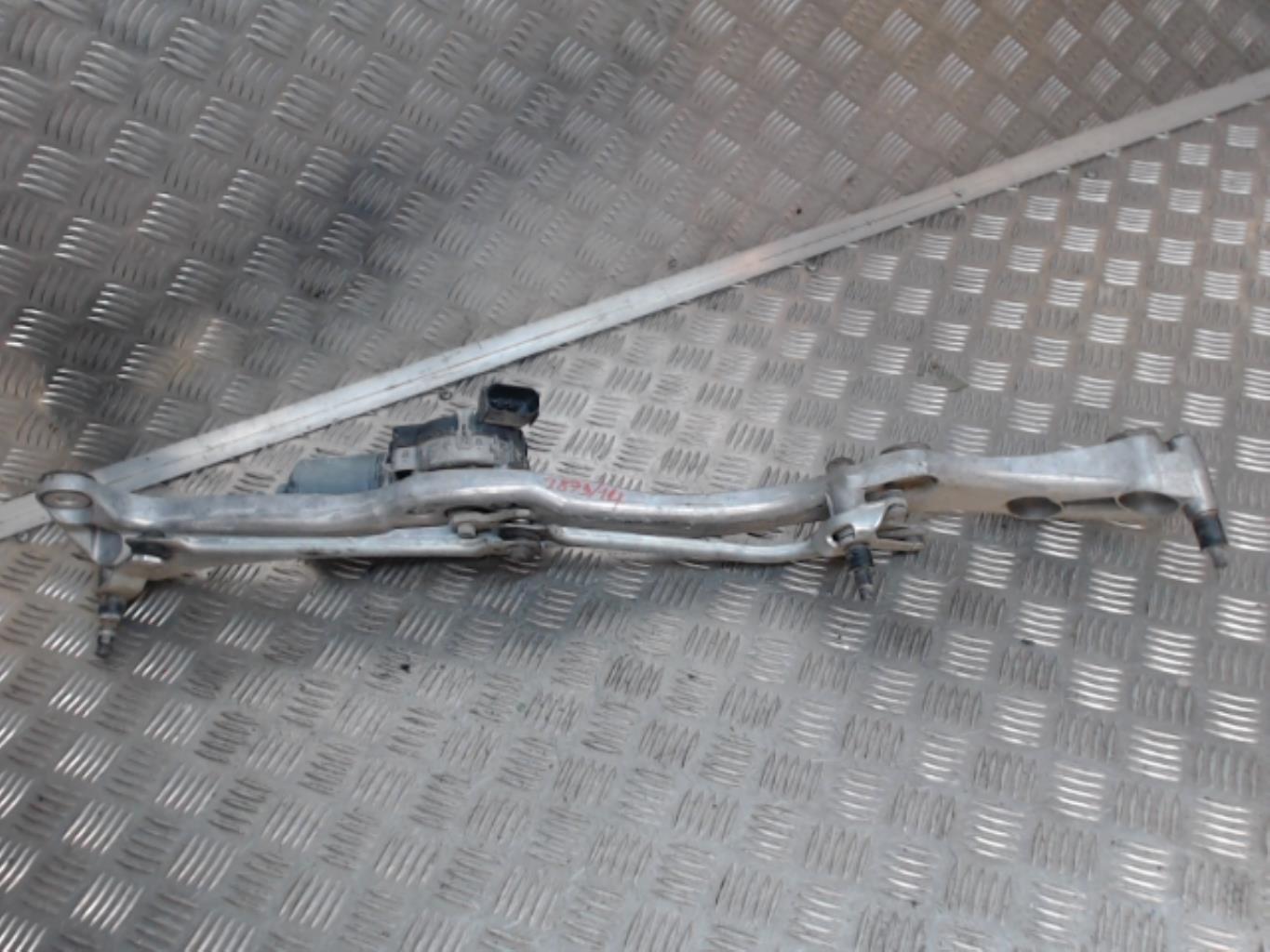 Moteur essuie glace avant