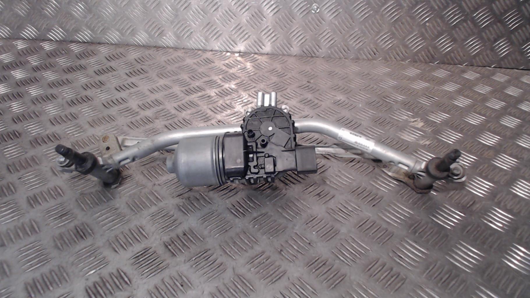 Moteur essuie glace avant
