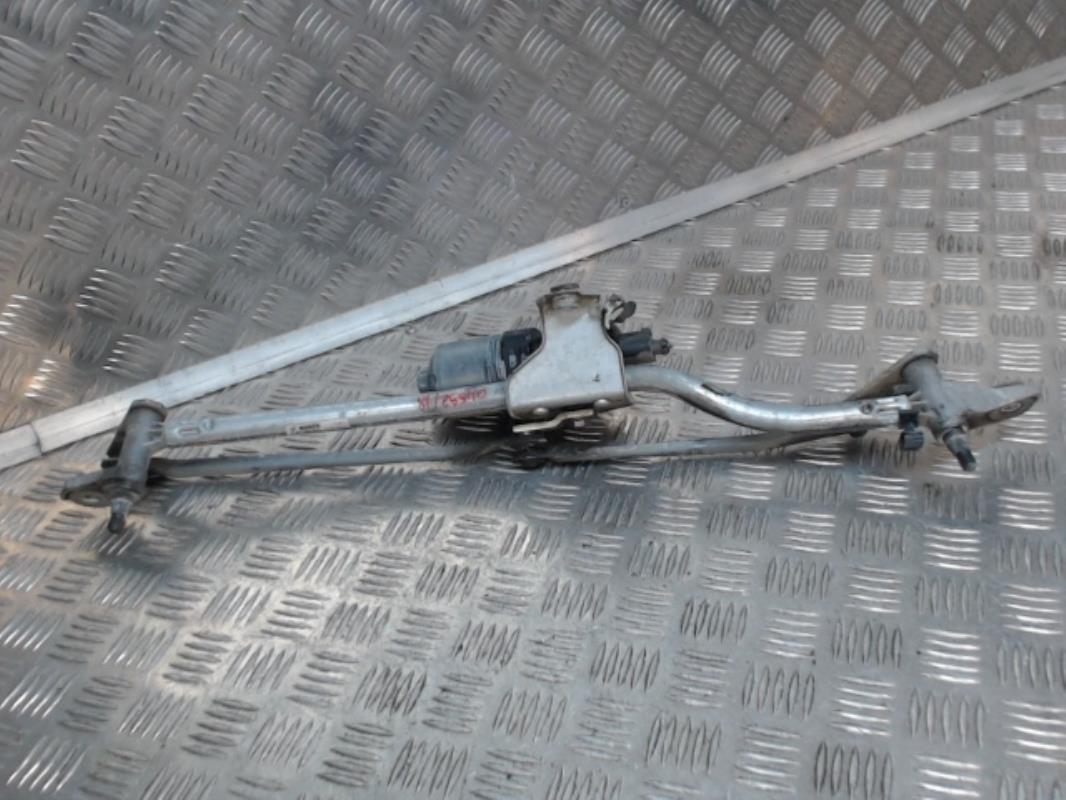 Moteur essuie glace avant