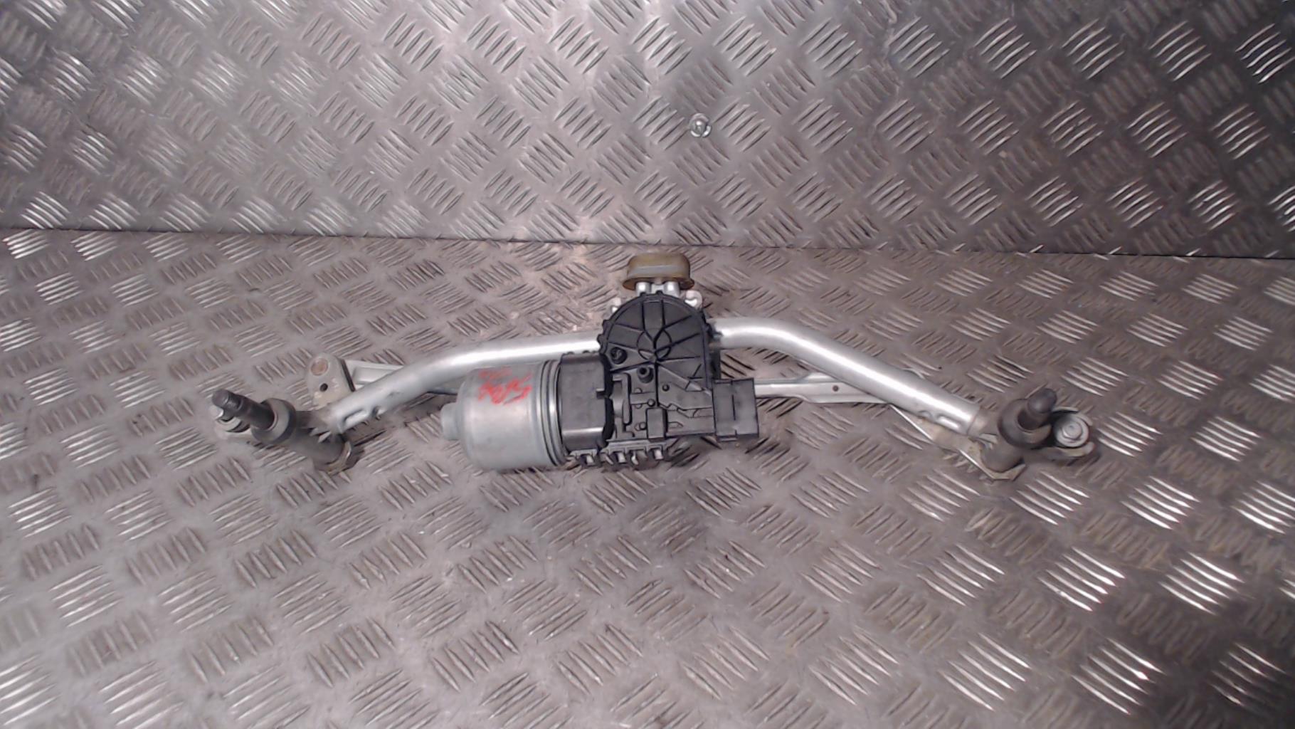 Motor de limpiaparabrisas delantero