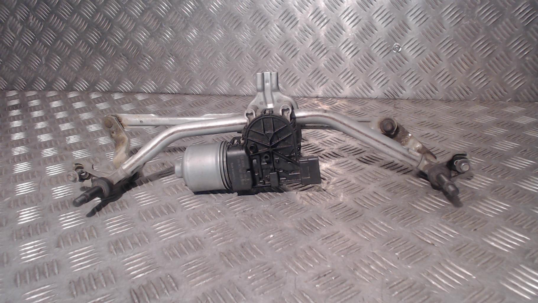 Moteur essuie glace avant