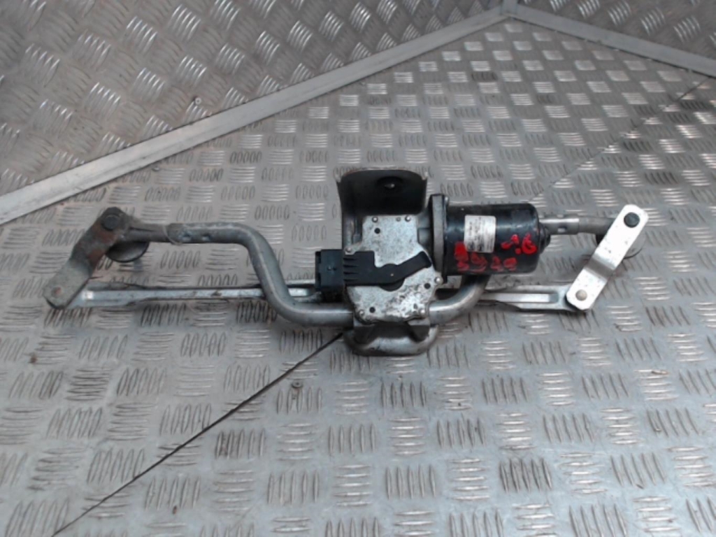 Motor de limpiaparabrisas delantero