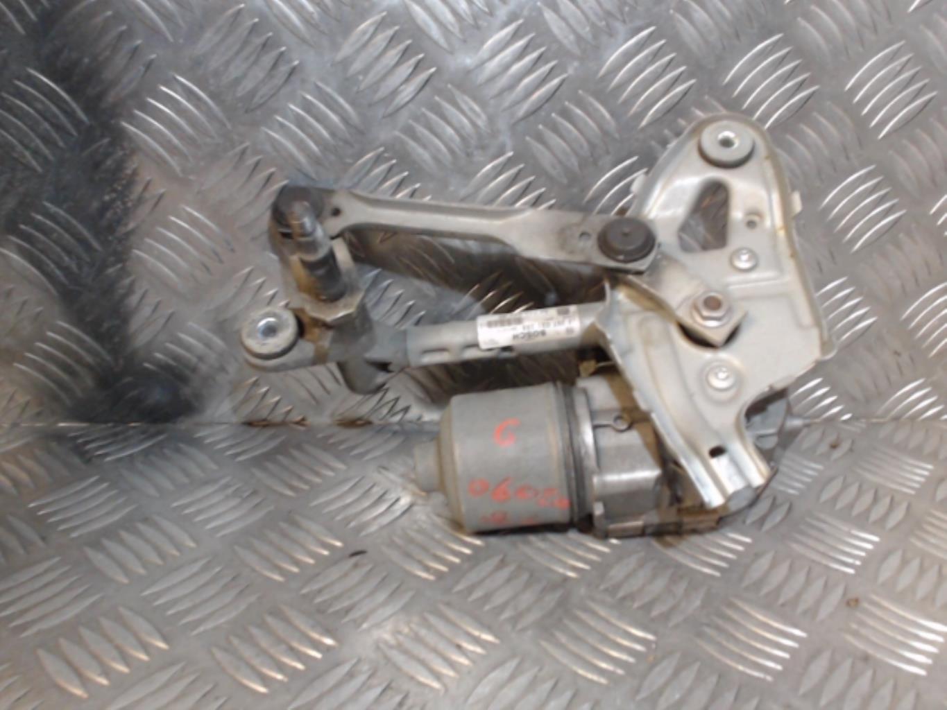 Moteur essuie glace avant gauche